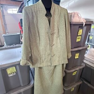 Elegant Green Brocade Skirt Suit mp39